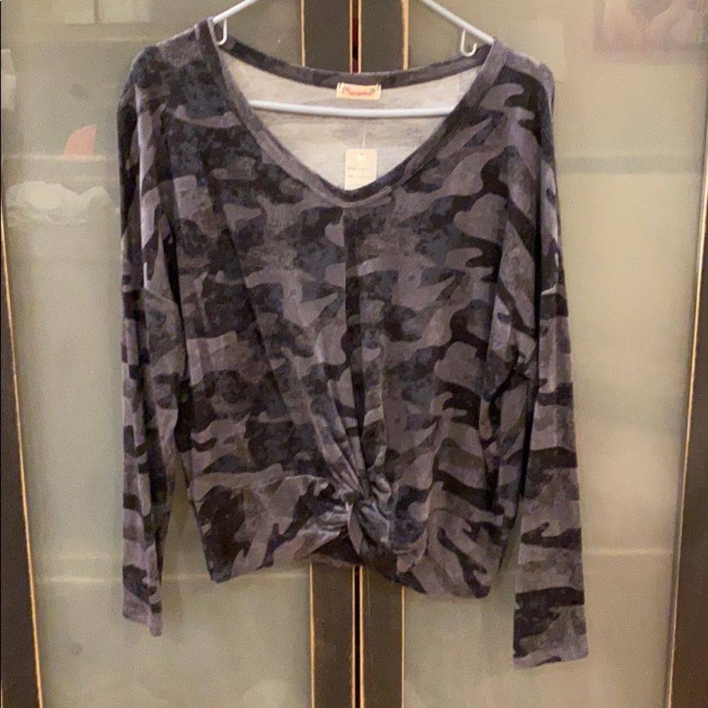 NWT- NAVY/GREY CAMO V-Neck TEE WITH KNOT FRONT